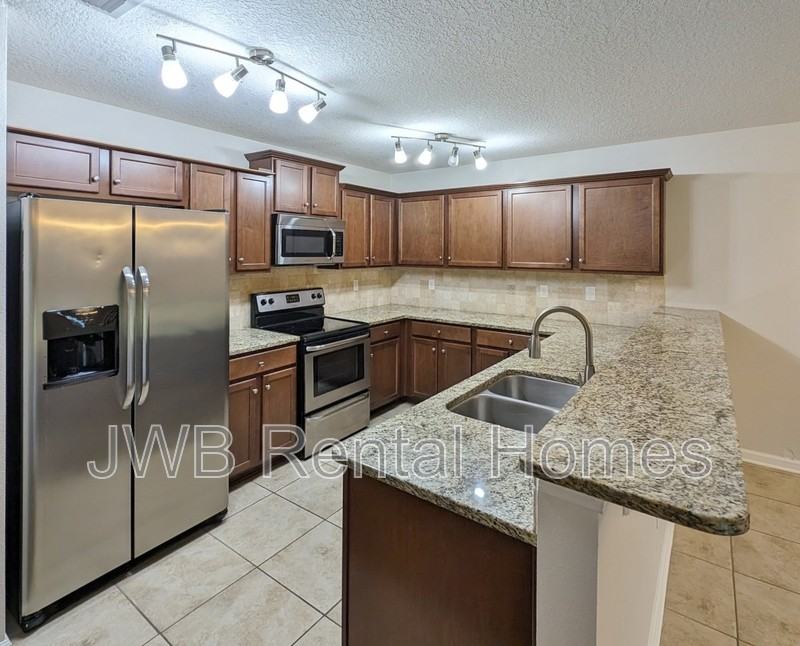 6672 River Falls Dr S - Photo 3 of 9