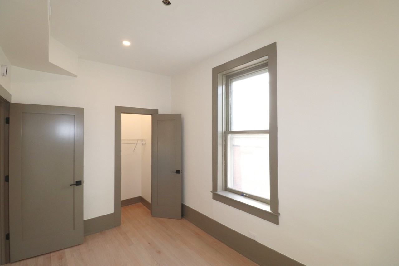 1322 N Hoyne Ave #3 - Photo 7 of 16