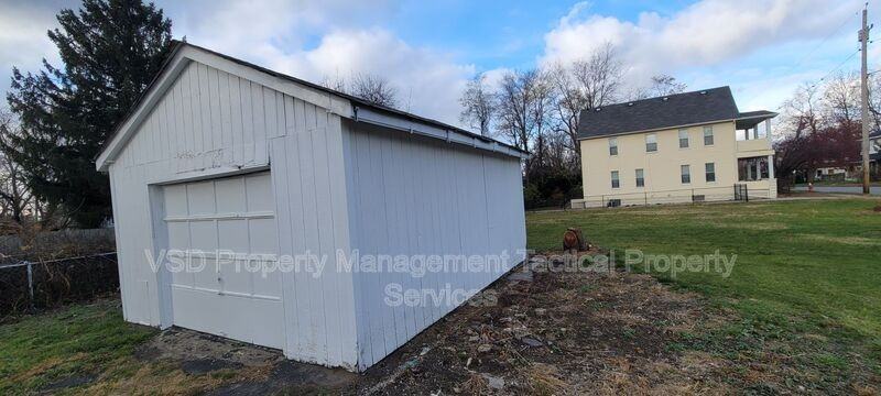 7523 Aetna Rd - Photo 3 of 14