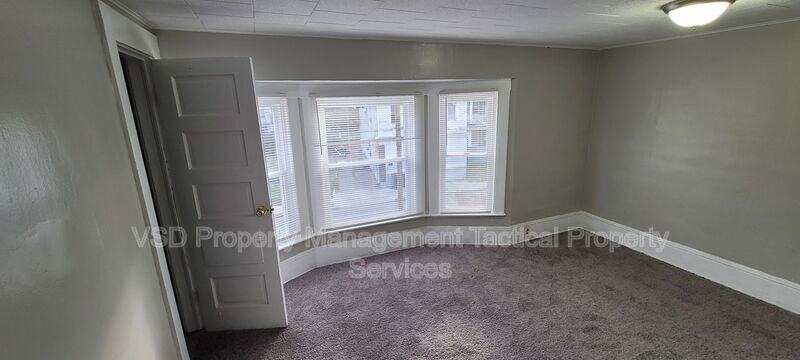 7523 Aetna Rd - Photo 4 of 14