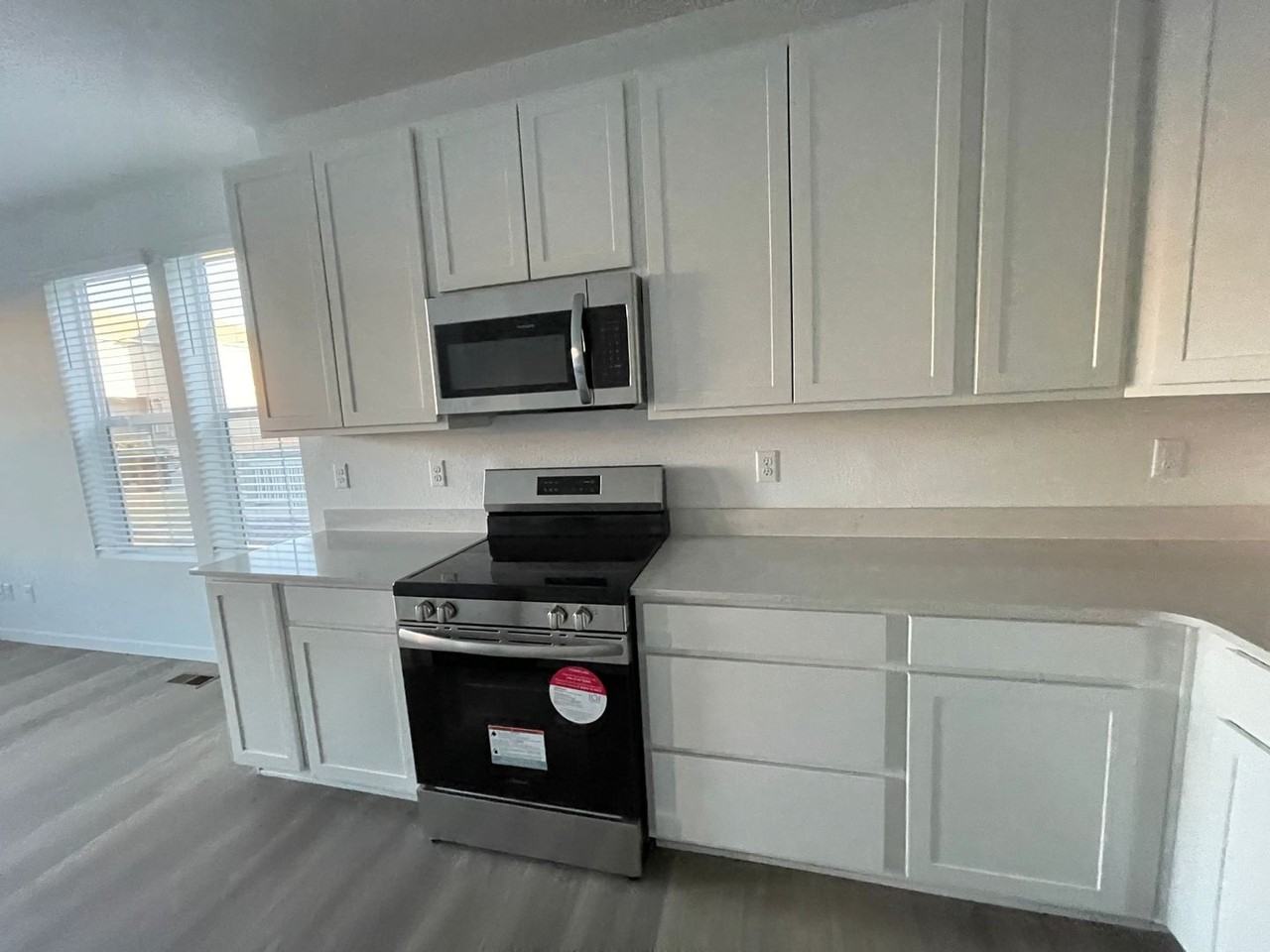 713 N Carrie St - Photo 3 of 30