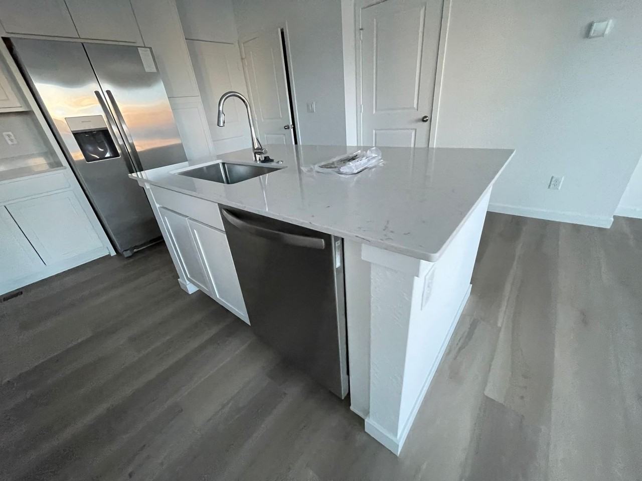 713 N Carrie St - Photo 4 of 30