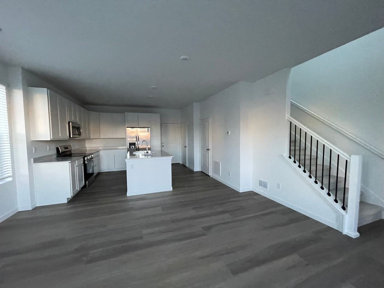 713 N Carrie St - Photo 6 of 30