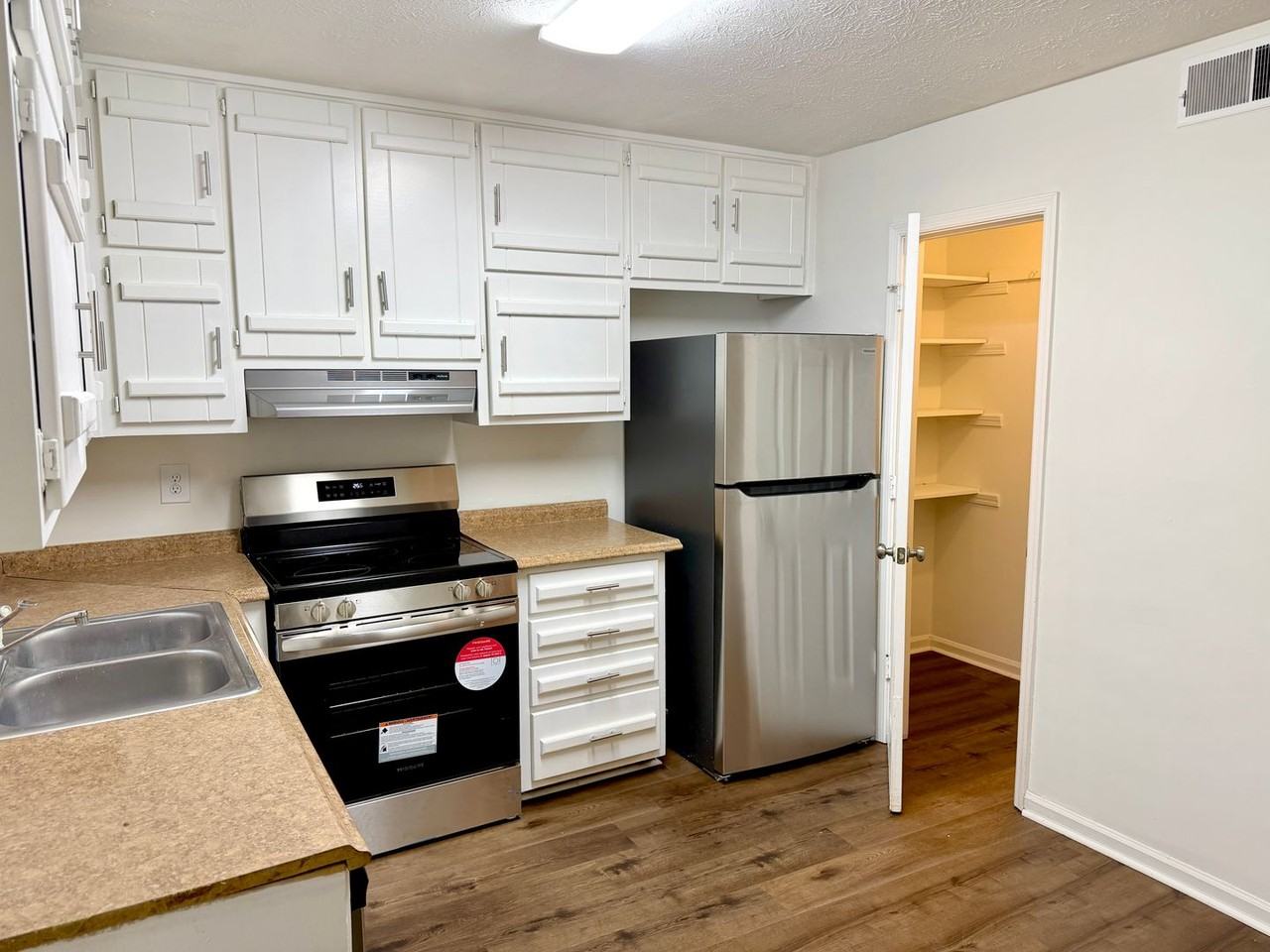 470 S Jeff Davis Dr #D - Photo 3 of 13