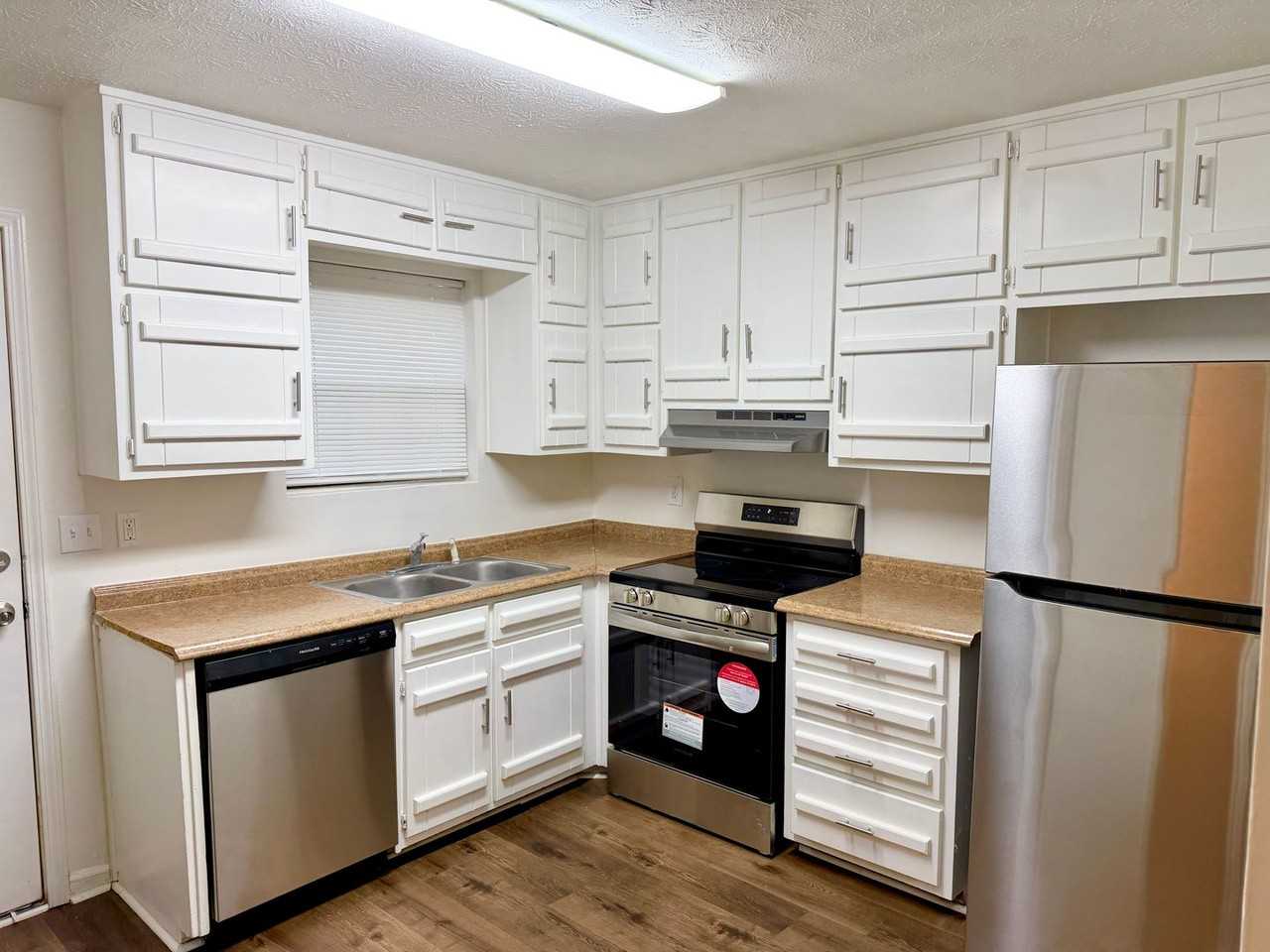 470 S Jeff Davis Dr #D - Photo 4 of 13