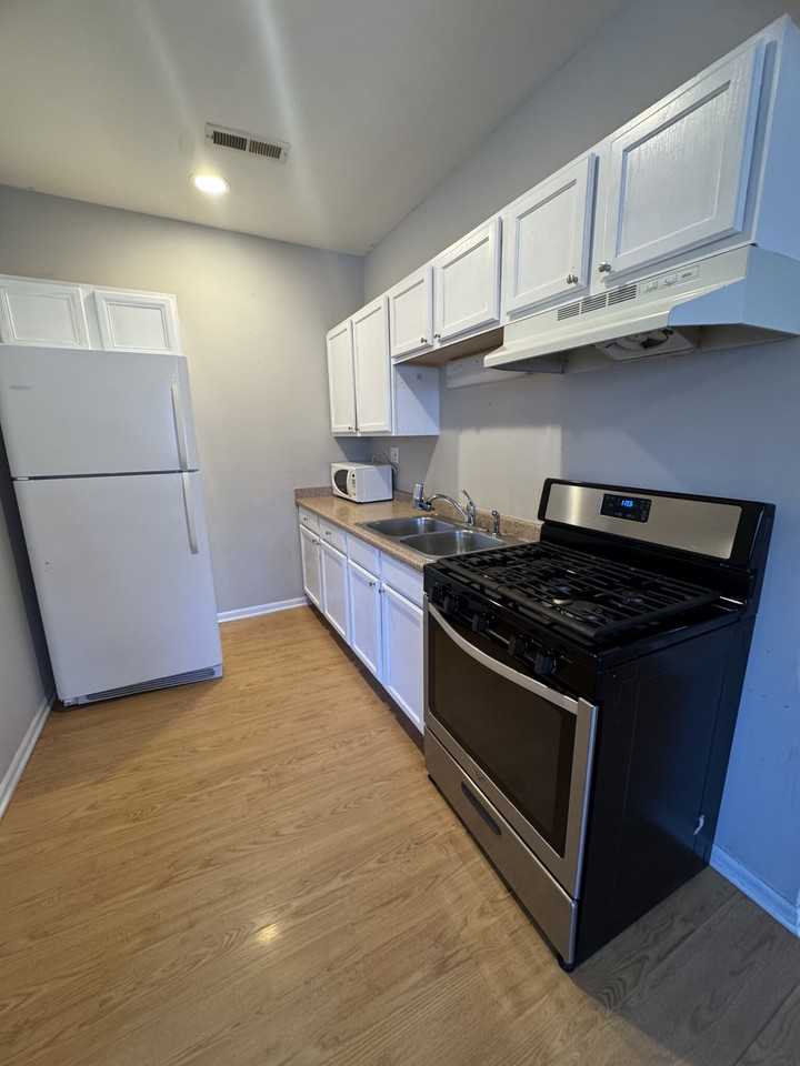 3049 S Parnell Ave #1 - Photo 2 of 6