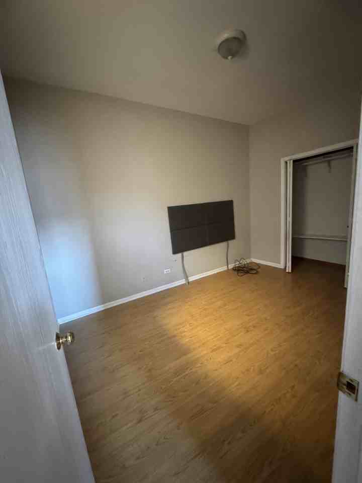 3049 S Parnell Ave #1 - Photo 4 of 6