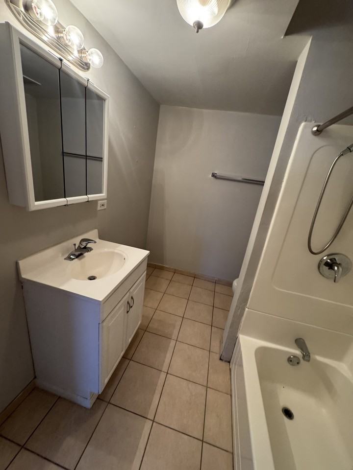 3049 S Parnell Ave #1 - Photo 6 of 6