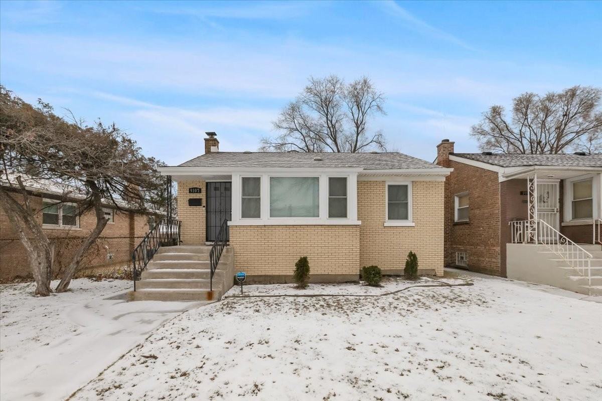 9107 S Dante Ave - Photo 3 of 25