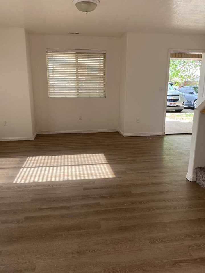 2269 W 700 S - Photo 5 of 22