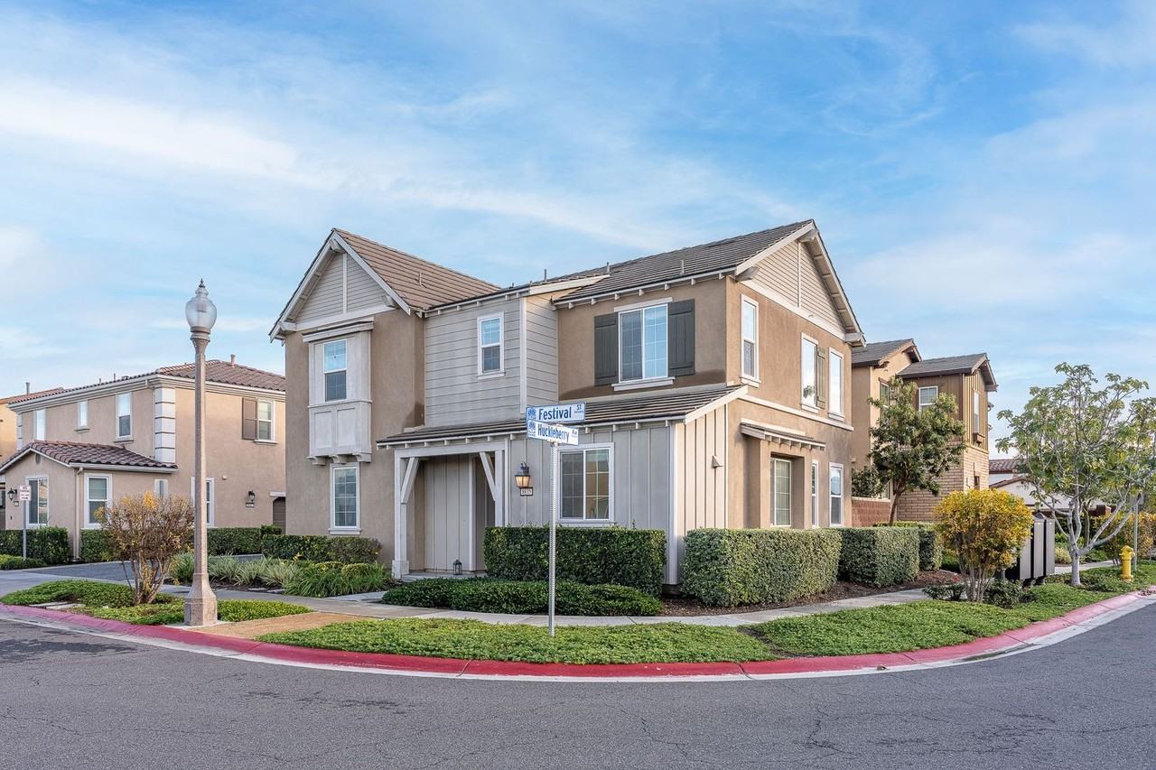 8635 Festival St - Photo 2 of 23