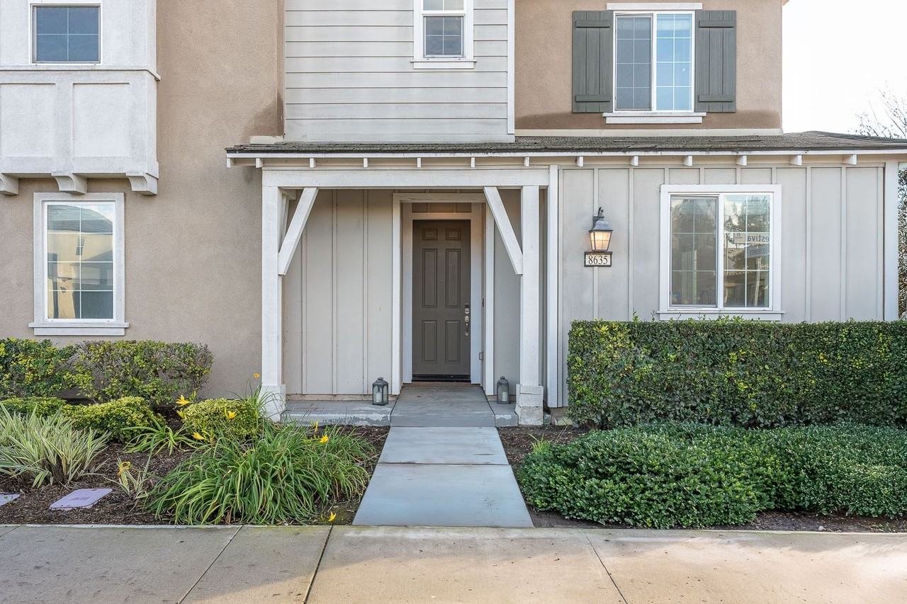 8635 Festival St - Photo 3 of 23