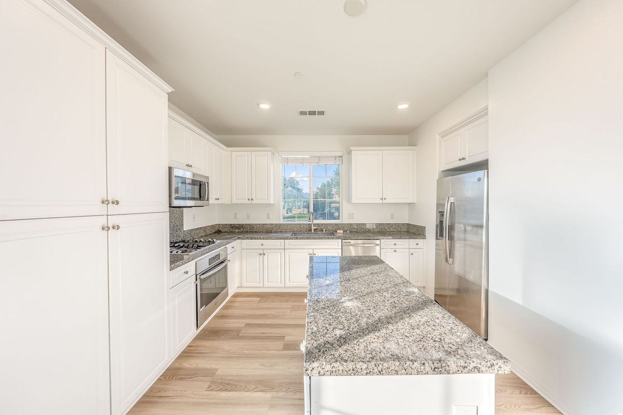 8635 Festival St - Photo 4 of 23