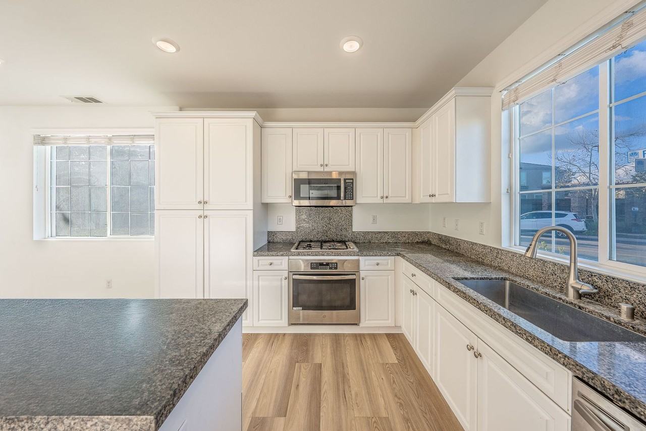 8635 Festival St - Photo 5 of 23