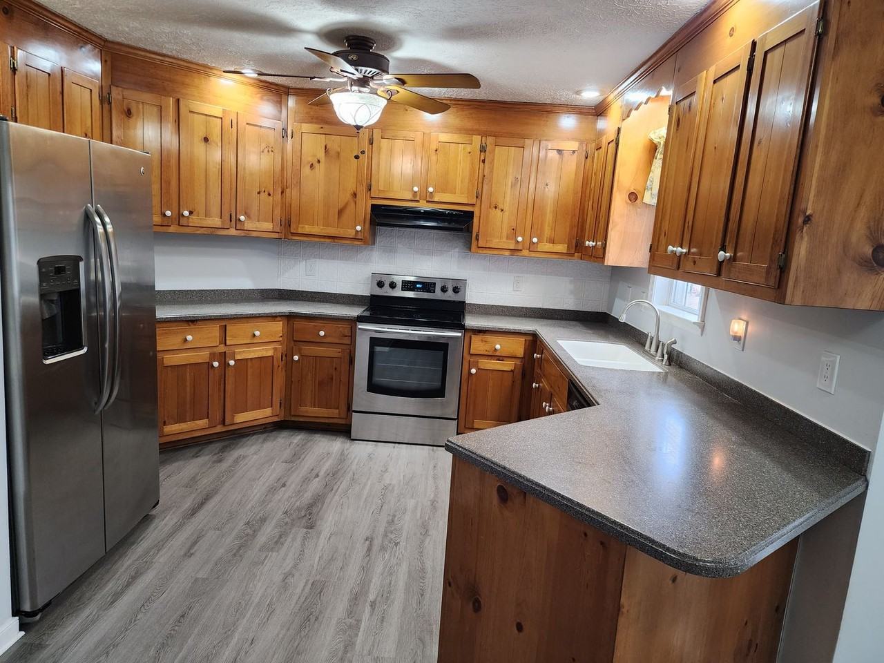 8920 Firethorn Ln - Photo 2 of 22