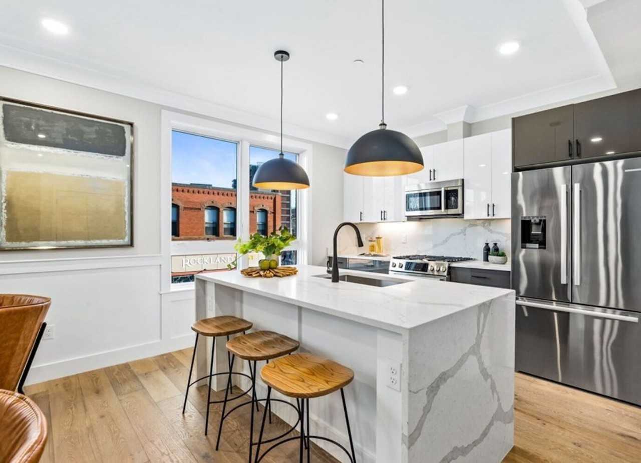 300 Somerville Ave - Photo 2 of 24