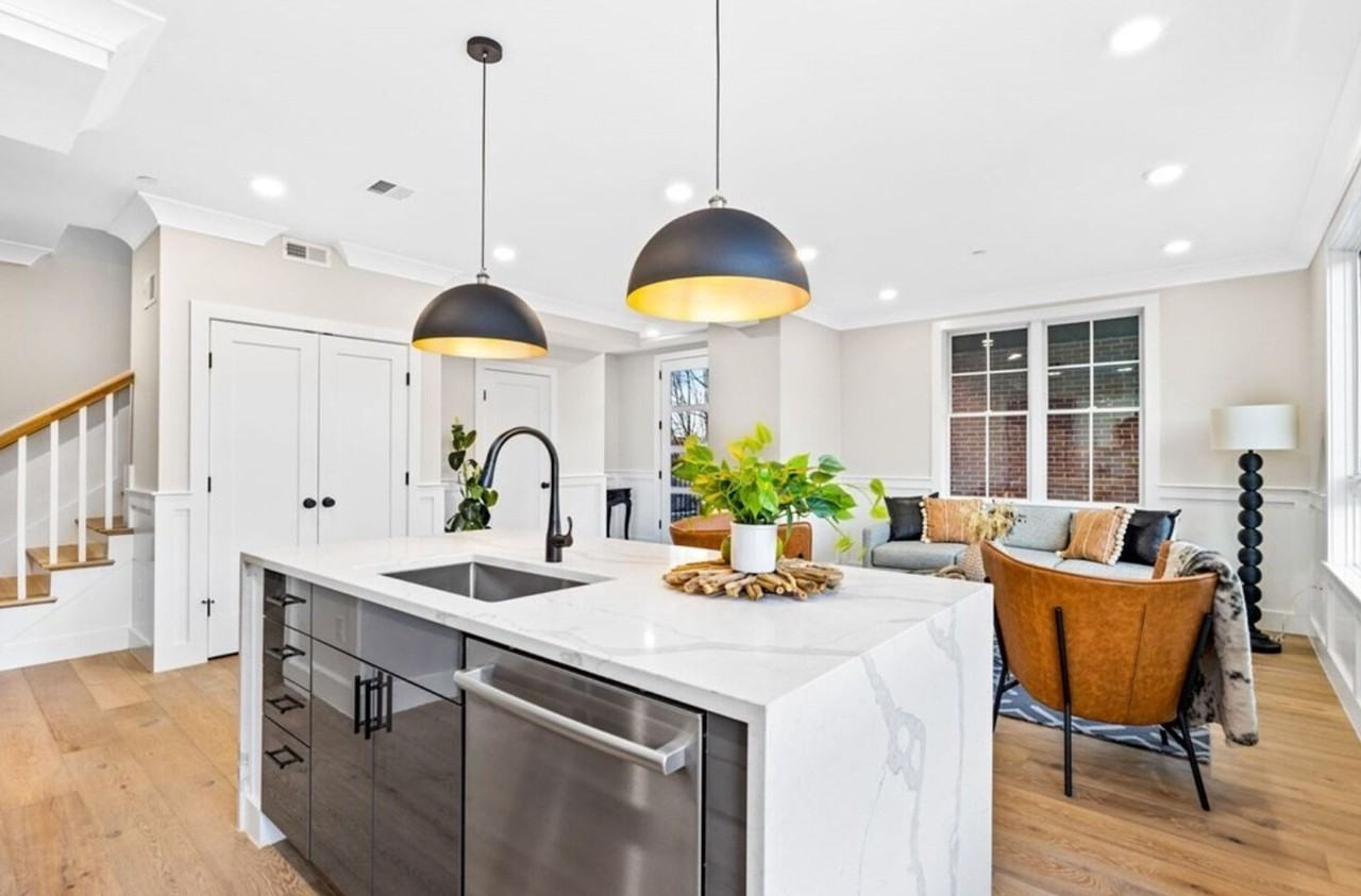 300 Somerville Ave - Photo 3 of 24