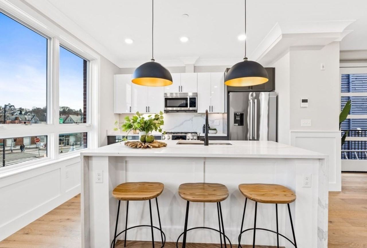 300 Somerville Ave - Photo 4 of 24