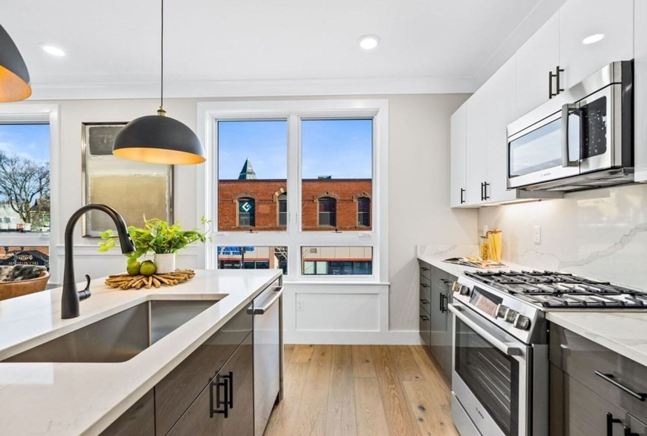 300 Somerville Ave - Photo 6 of 24