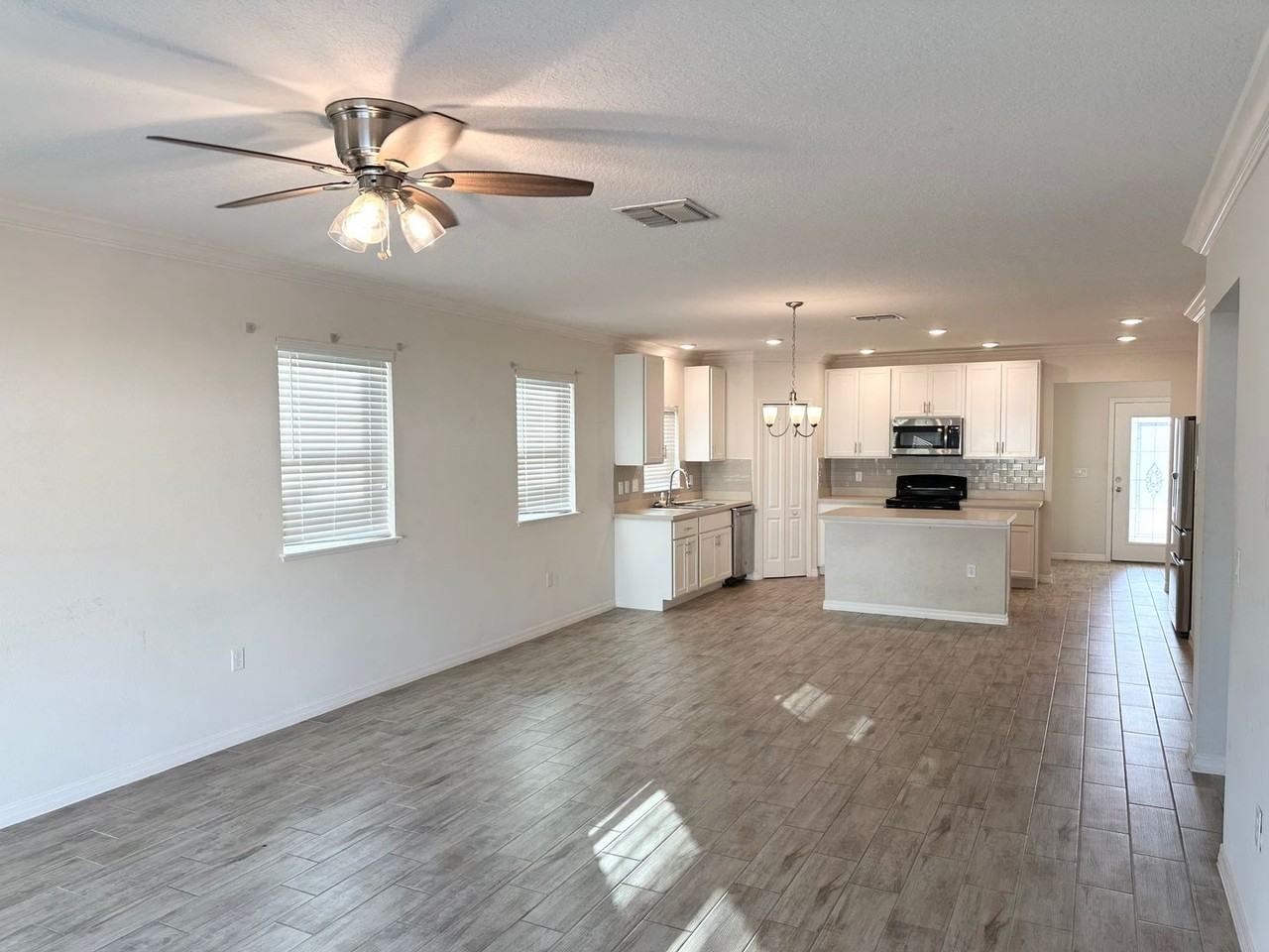 532 Pinecrest Loop - Photo 4 of 9