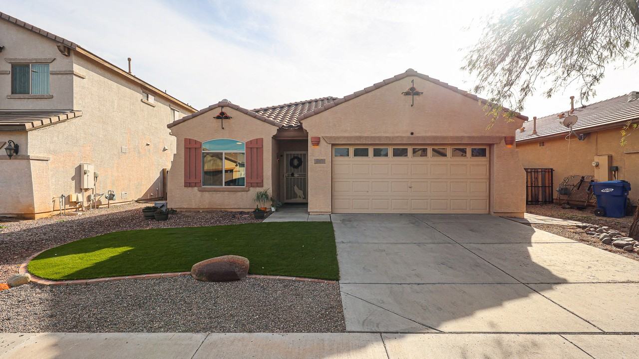 11555 W Kinderman Dr - Photo 2 of 37