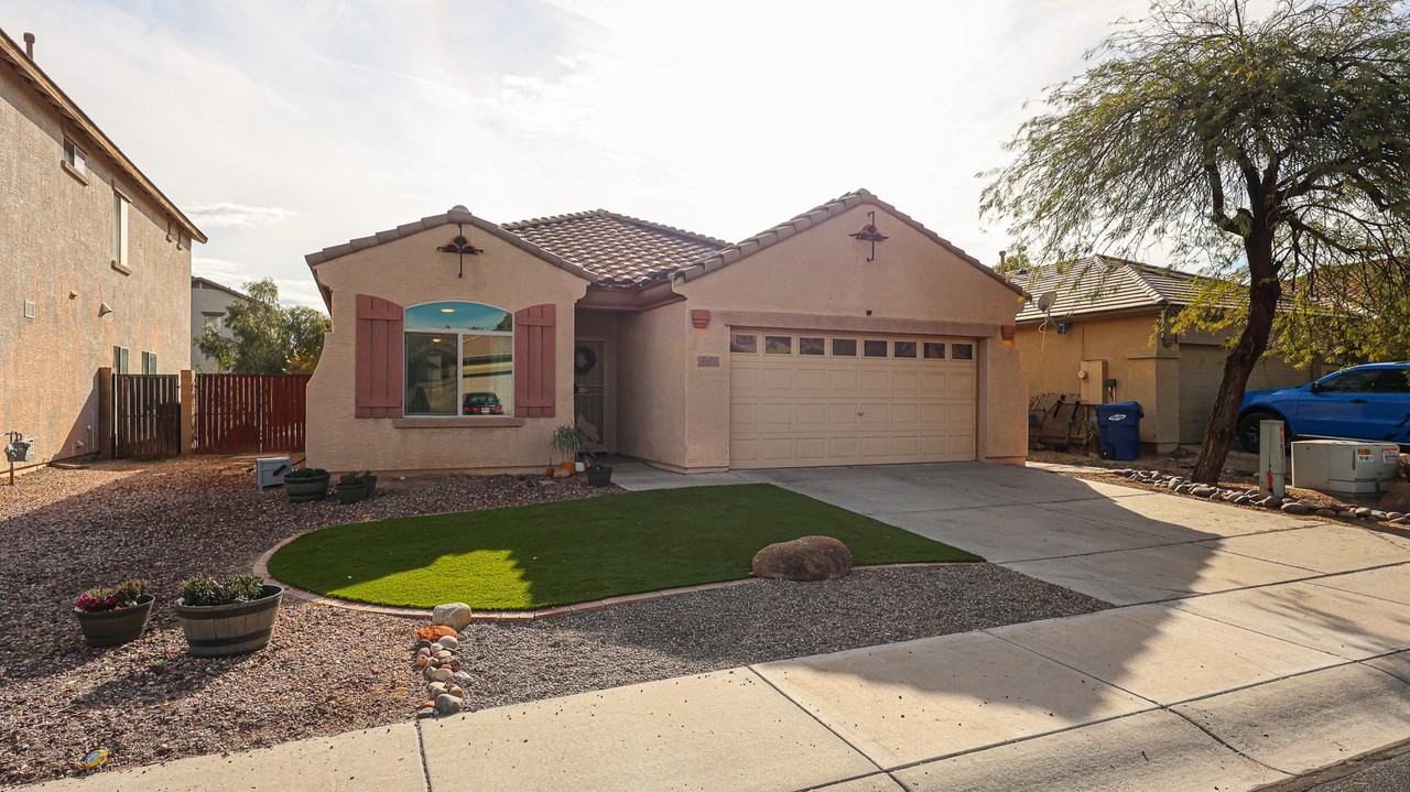 11555 W Kinderman Dr - Photo 3 of 37