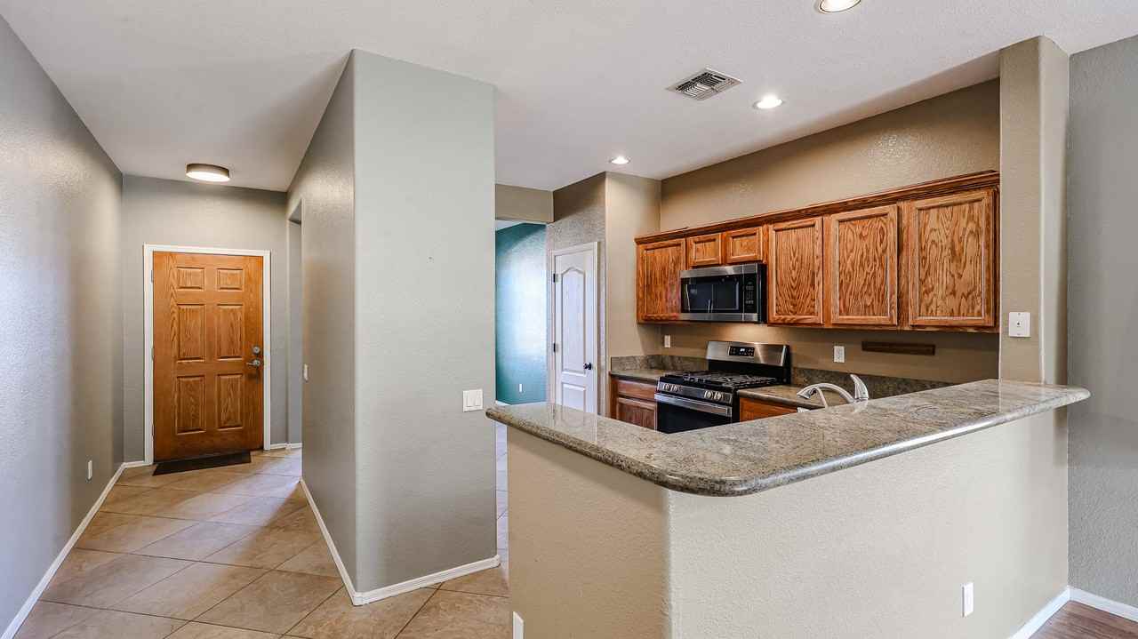 11555 W Kinderman Dr - Photo 4 of 37