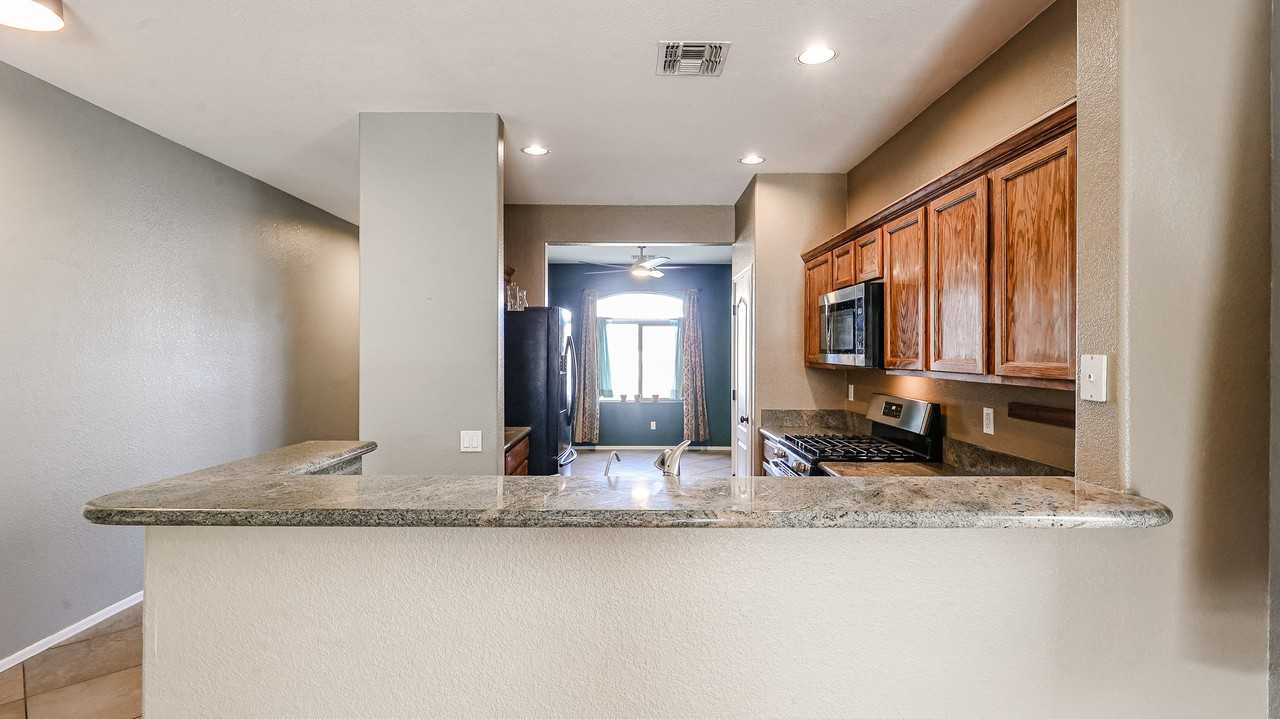 11555 W Kinderman Dr - Photo 5 of 37