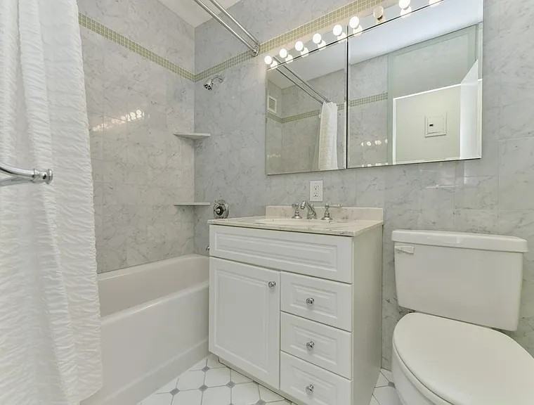 85 E India Row #4G - Photo 4 of 11