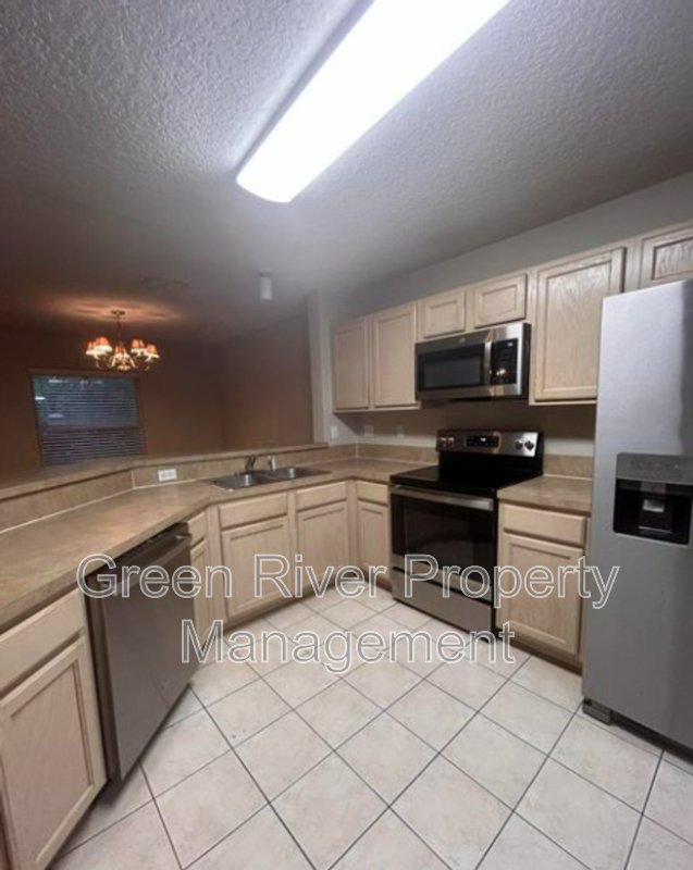 2310 - Photo 3 of 22