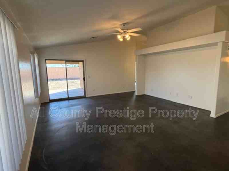 7519 S 43rd Dr - Photo 3 of 20