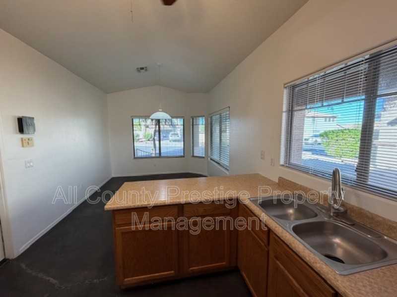 7519 S 43rd Dr - Photo 5 of 20