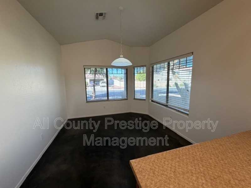 7519 S 43rd Dr - Photo 6 of 20