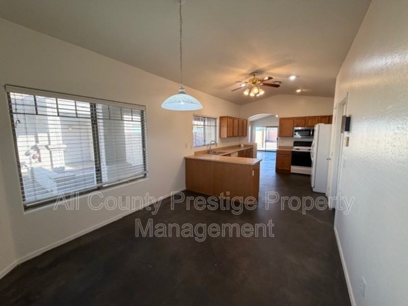 7519 S 43rd Dr - Photo 7 of 20