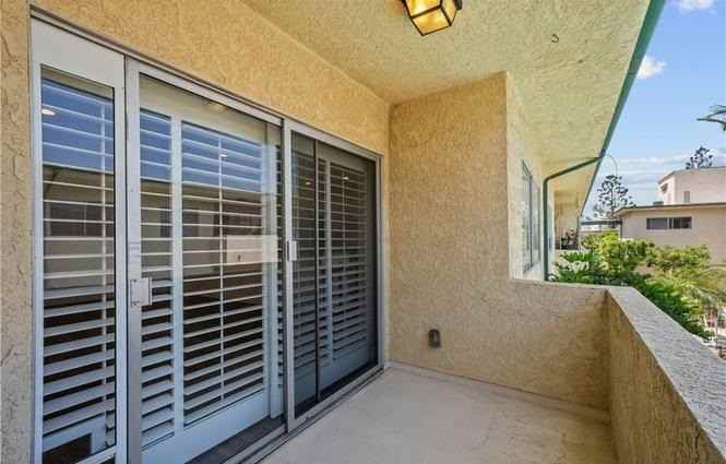 5328 Newcastle Ave - Photo 4 of 6