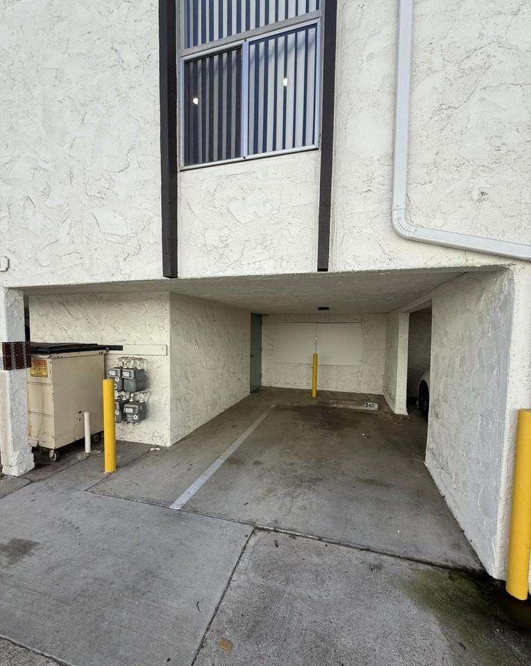 31505 Lindero Canyon Rd - Photo 3 of 5