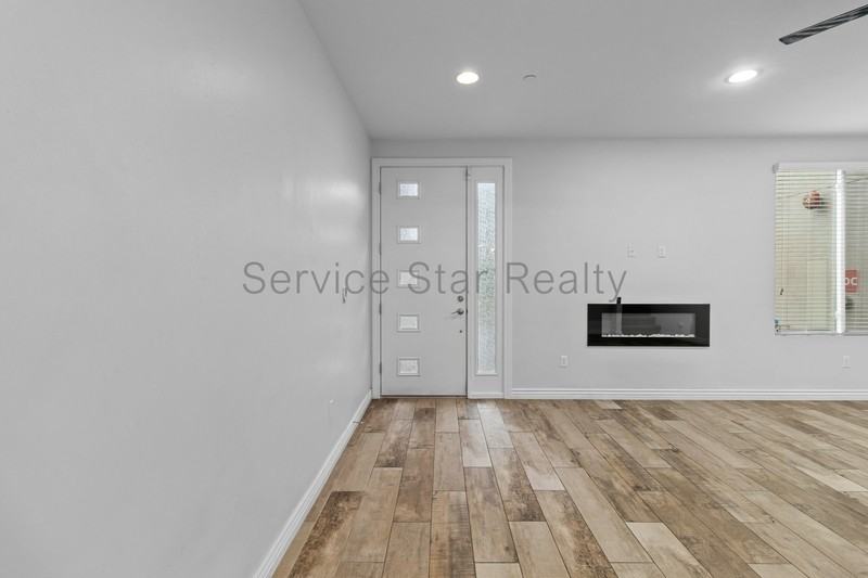 1742 E Cheery Lynn Rd #2 - Photo 4 of 24