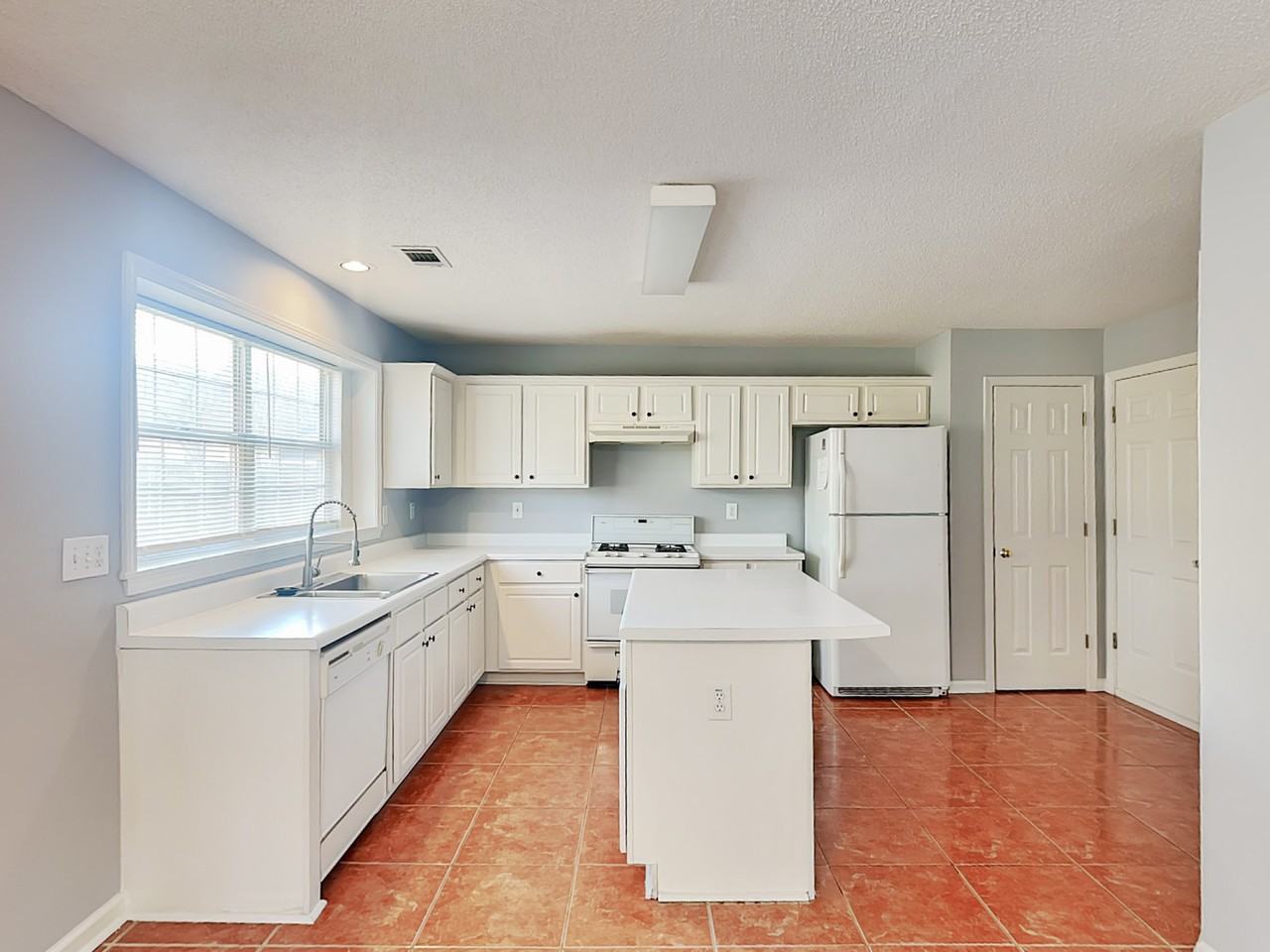 3562 Courtfield Trce Ne - Photo 5 of 19