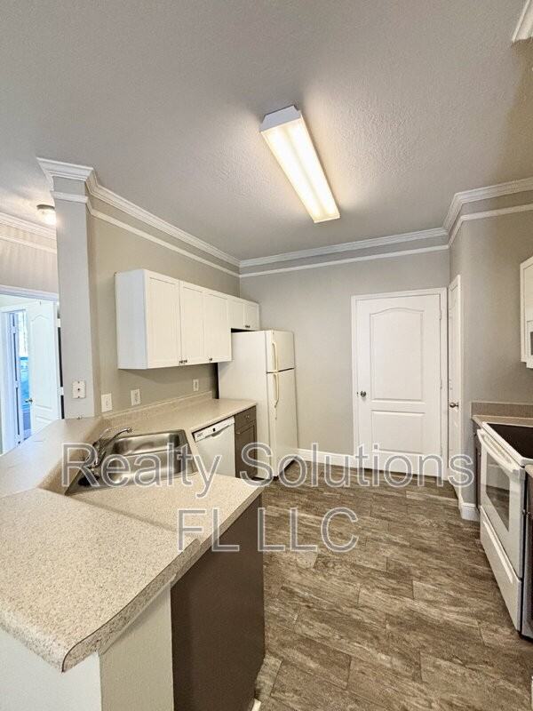 19914 Villa Creek Dr #104 - Photo 5 of 24