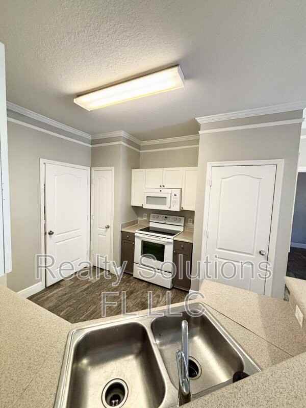 19914 Villa Creek Dr #104 - Photo 7 of 24