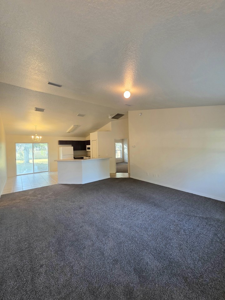 5560 Nw 55th Ave - Photo 2 of 14