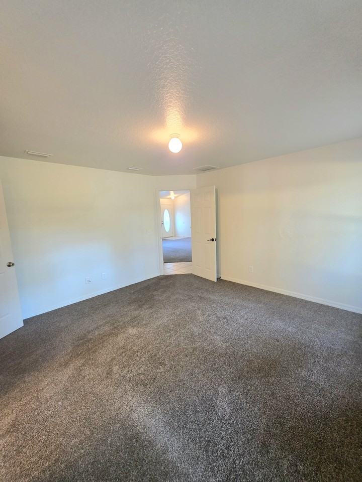 5560 Nw 55th Ave - Photo 6 of 14