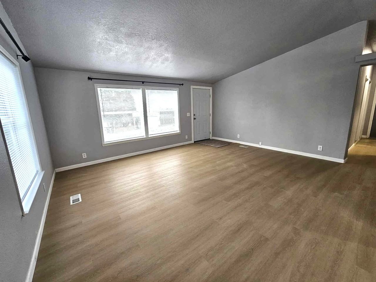 161 E Greenwood Ln - Photo 3 of 13