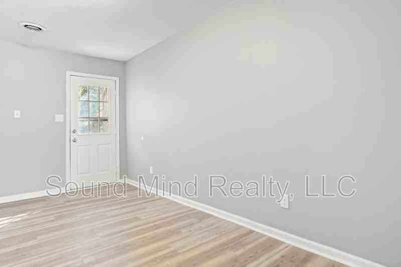 111 Foxden Ct - Photo 3 of 14