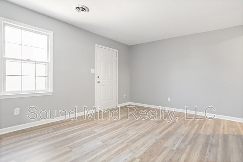 111 Foxden Ct - Photo 5 of 14