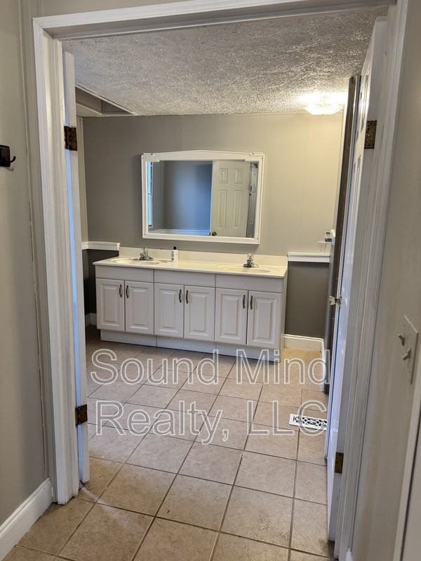 5816 Goolsby Ct - Photo 4 of 13