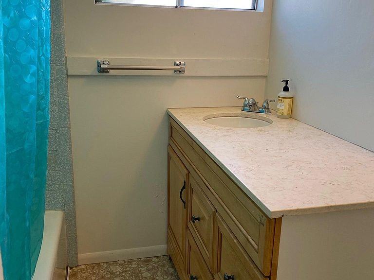 825 W Anapamu St - Photo 7 of 7