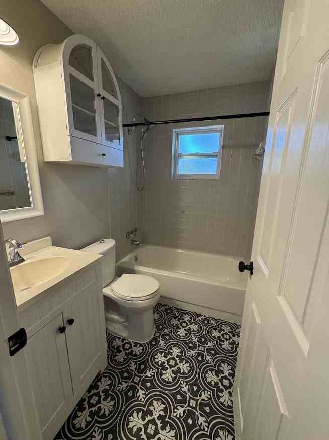 1405 Galveston Ave - Photo 6 of 14