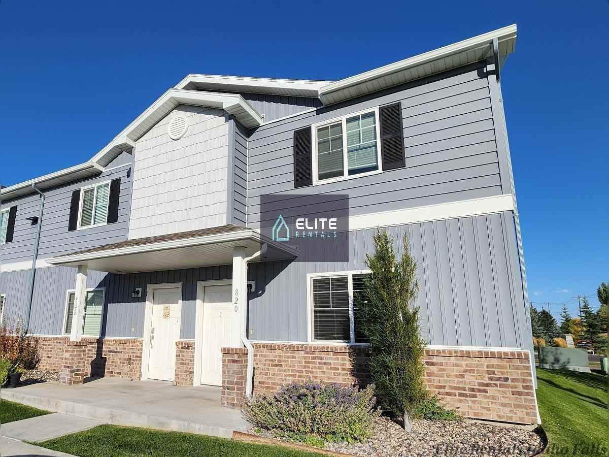 820 Trails End - Photo 3 of 18