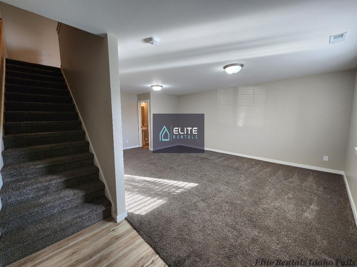 820 Trails End - Photo 4 of 18